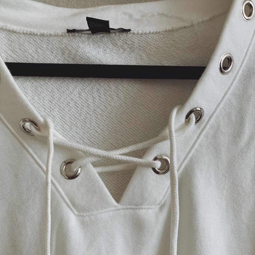 White Pullover - Picture 2 of 2